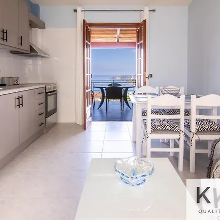 Dennis Grand View In Village! Wide Angle Views! Apartmán *