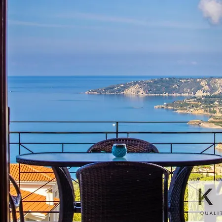 Dennis Grand View In Village! Wide Angle Views! 아파트 Vlachata